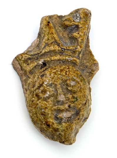 Fejtöredék diadémmal