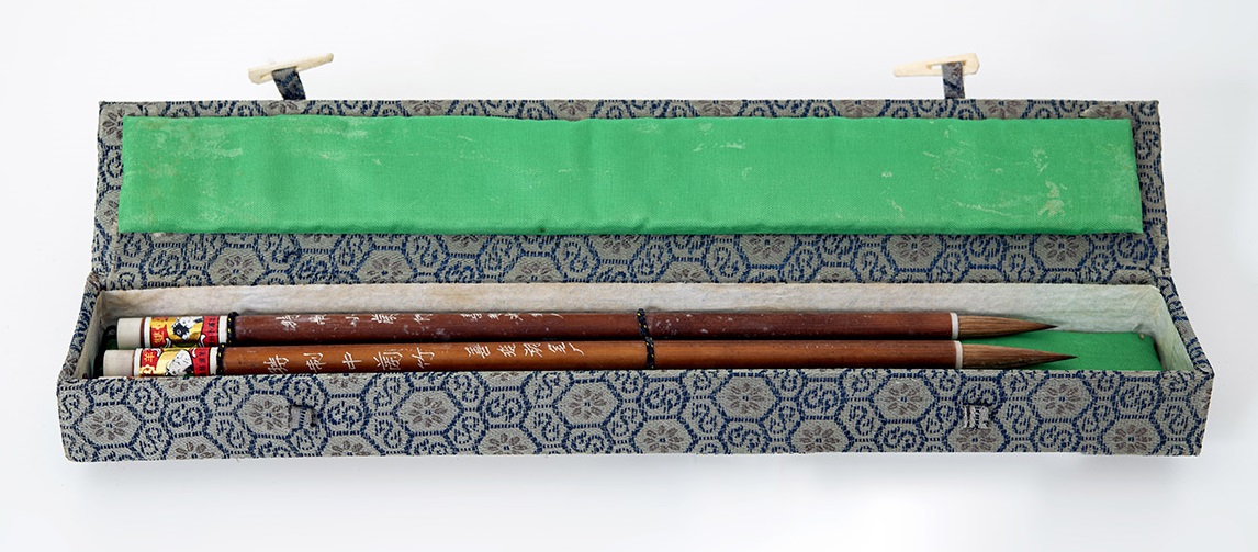 Három darab kínai ecset dobozban